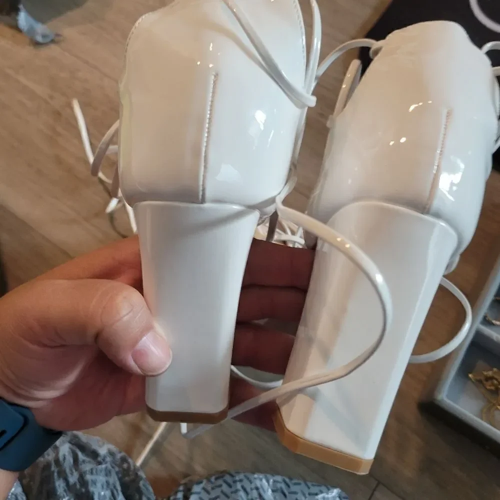 Cuccoo white platform strappy heels Sz 9